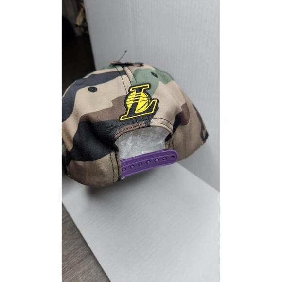 New Los Angeles Lakers Camo Cap Mens ULTRA GAME Brown Snapback NBA Hat - Picture 5 of 10